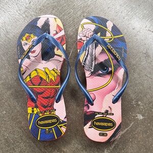 Havaianas Wonder Woman Comic Flip Flops - Blue, Pink & Red